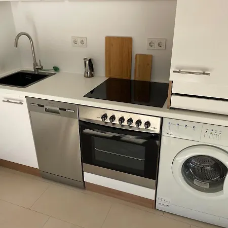 Messe-&ferienwohnung Mit Balkon Nähe Uniklinik Apartment *