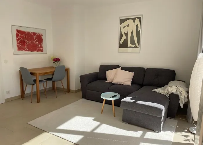 Messe- & Mit Balkon Naehe Uniklinik Бонн